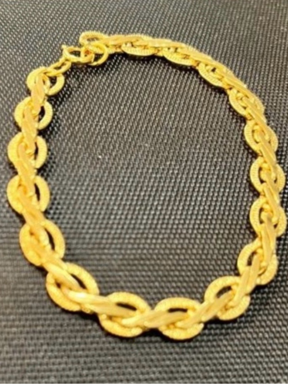 Elegant Gold-Tone Linked bracelet for Women